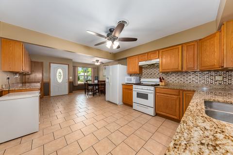 309 E Prairie St, Plano, IL 60545 photo 4