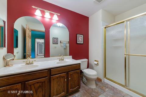 1104 Nottingham Ln, Elgin, IL 60120 photo 9