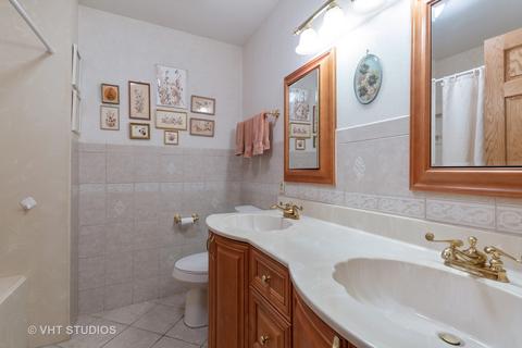 1104 Nottingham Ln, Elgin, IL 60120 photo 12