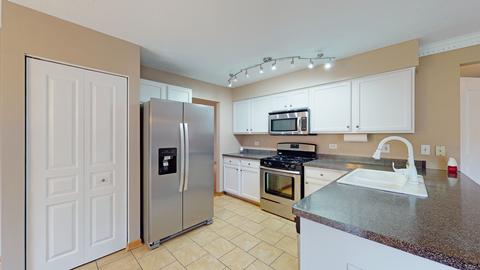463 Topaz Ln, Bartlett, IL 60103 photo 6