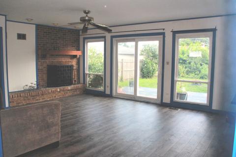 769 E Lincoln Ave, Des Plaines, IL 60018 photo 3