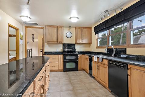 2 Coy Park Dr, Newark, IL 60541 photo 5