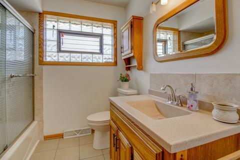 1950 Pine St, Des Plaines, IL 60018 photo 11