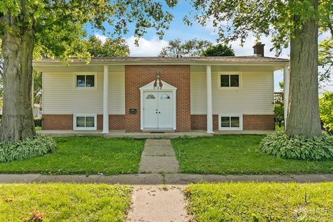 302 Crest Dr, Cary, IL 60013 photo 1