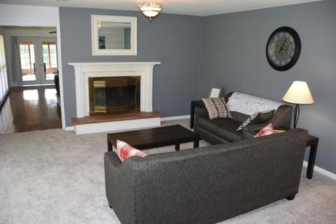 1125 Forest Dr, Elgin, IL 60123 photo 5