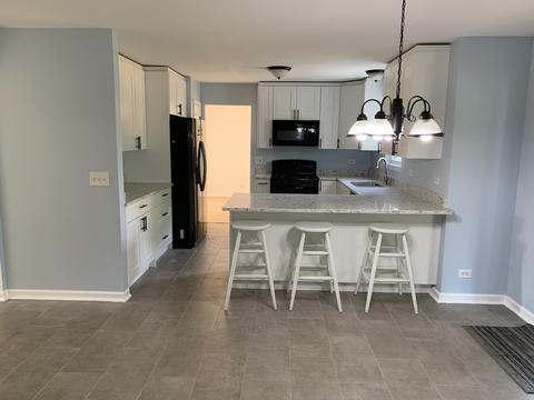 136 Forestview Ln, Aurora, IL 60502 photo 5