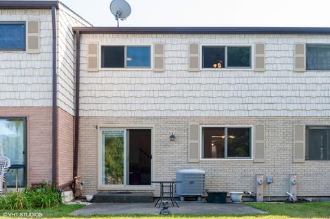 1590 Blackhawk Trl, Wheeling, IL 60090 photo 9