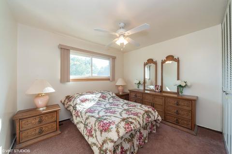 1590 Blackhawk Trl, Wheeling, IL 60090 photo 6