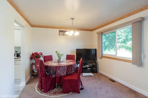 1590 Blackhawk Trl, Wheeling, IL 60090 photo 4
