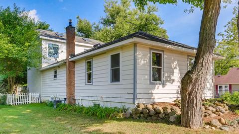 9716 Arthur Dr, Algonquin, IL 60102 photo 2