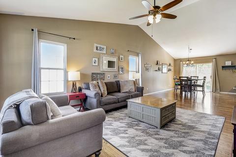 5750 Lake Pointe Dr, Plainfield, IL 60586 photo 4