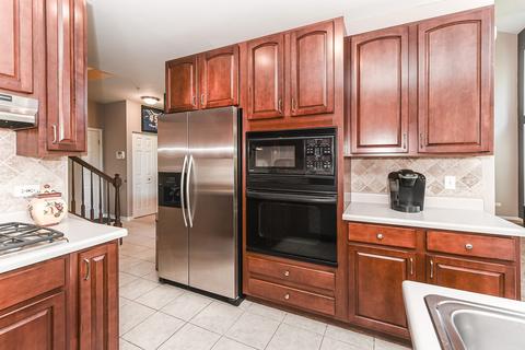 2204 Yale Cir, Hoffman Estates, IL 60192 photo 8