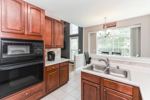 2204 Yale Cir, Hoffman Estates, IL 60192 photo 10