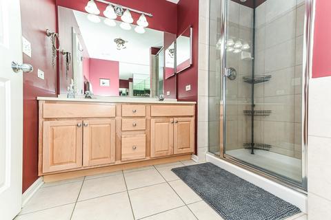 2204 Yale Cir, Hoffman Estates, IL 60192 photo 19