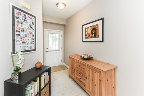 2204 Yale Cir, Hoffman Estates, IL 60192 photo 3