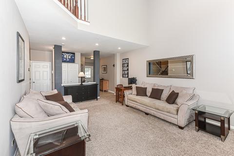 2204 Yale Cir, Hoffman Estates, IL 60192 photo 5