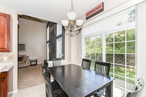 2204 Yale Cir, Hoffman Estates, IL 60192 photo 13