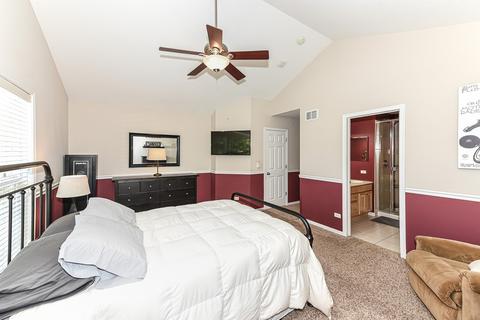 2204 Yale Cir, Hoffman Estates, IL 60192 photo 18
