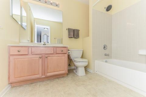 2204 Yale Cir, Hoffman Estates, IL 60192 photo 23