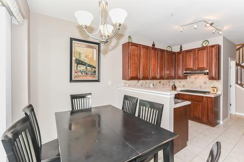 2204 Yale Cir, Hoffman Estates, IL 60192 photo 12