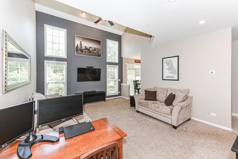 2204 Yale Cir, Hoffman Estates, IL 60192 photo 6