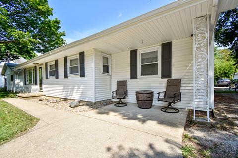 108 W Main St, Sidney, IL 61877 photo 2