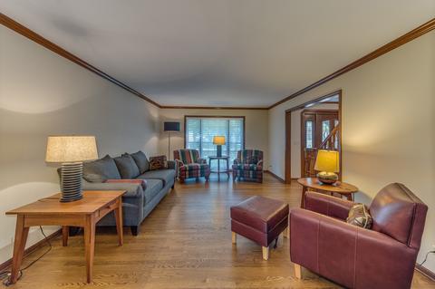 1135 Stuart Ct, Naperville, IL 60540 photo 2