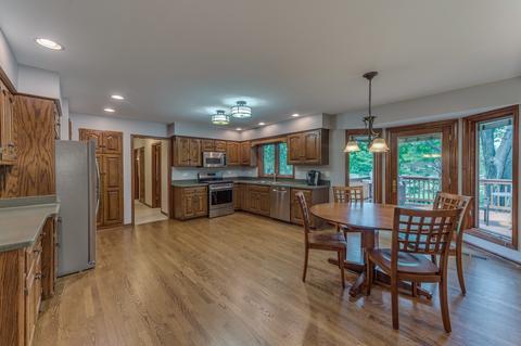 1135 Stuart Ct, Naperville, IL 60540 photo 5