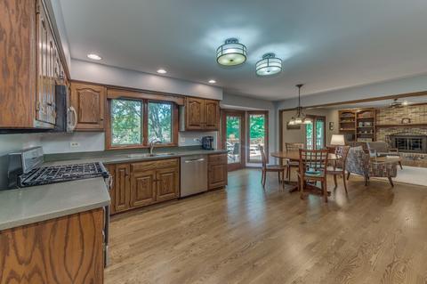 1135 Stuart Ct, Naperville, IL 60540 photo 4