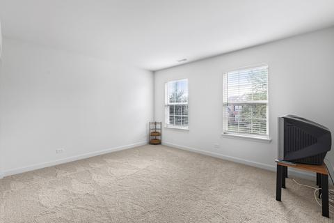 2067 Amelia Ln, Hoffman Estates, IL 60192 photo 14