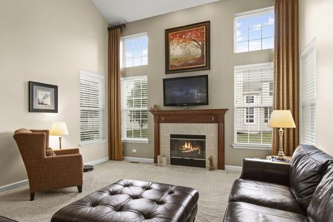 2067 Amelia Ln, Hoffman Estates, IL 60192 photo 2