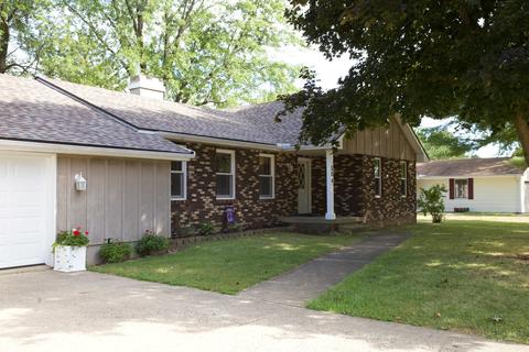 504 Cedar Dr, Clinton, IL 61727 photo 3