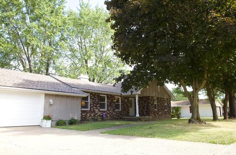 504 Cedar Dr, Clinton, IL 61727 photo 1