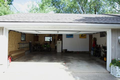 504 Cedar Dr, Clinton, IL 61727 photo 2