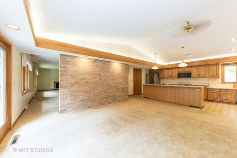 1270 Pleasantview Dr, Elgin, IL 60123 photo 10