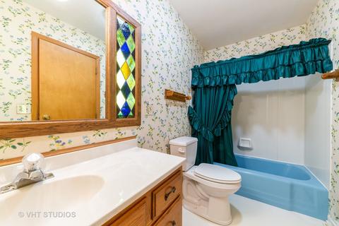 1270 Pleasantview Dr, Elgin, IL 60123 photo 17