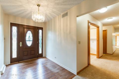 1270 Pleasantview Dr, Elgin, IL 60123 photo 4