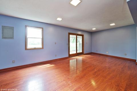 1316 Deerpath Dr, Morris, IL 60450 photo 4