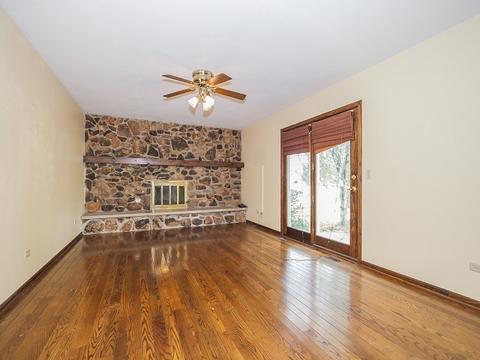 11 N728 Old Barn Rd, Elgin, IL 60124 photo 6