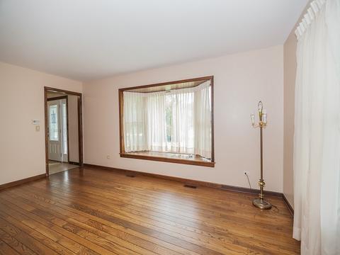 11 N728 Old Barn Rd, Elgin, IL 60124 photo 4