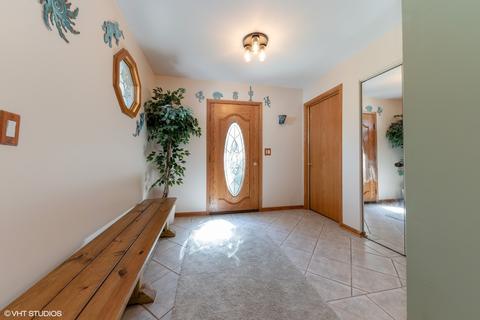 144 Chestnut Ln, Wheeling, IL 60090 photo 2