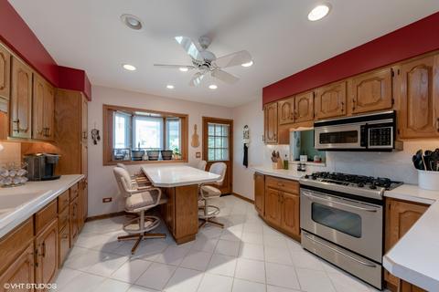 144 Chestnut Ln, Wheeling, IL 60090 photo 4