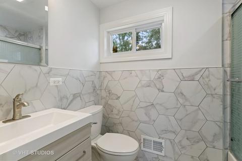 9456 Potter Rd, Des Plaines, IL 60016 photo 8
