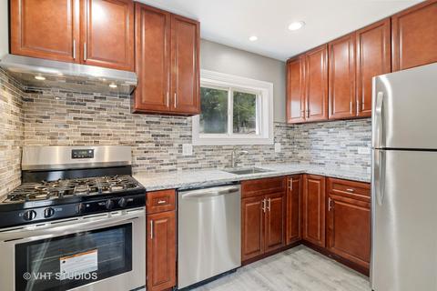 9456 Potter Rd, Des Plaines, IL 60016 photo 3