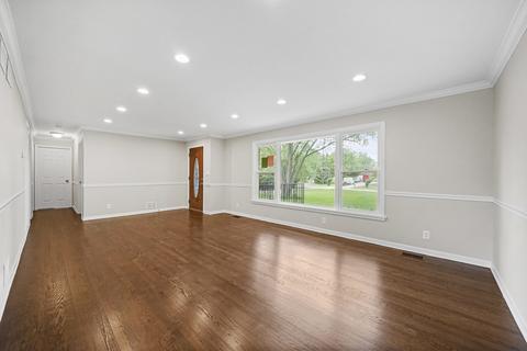 881 Vera Ln, Wheeling, IL 60090 photo 6