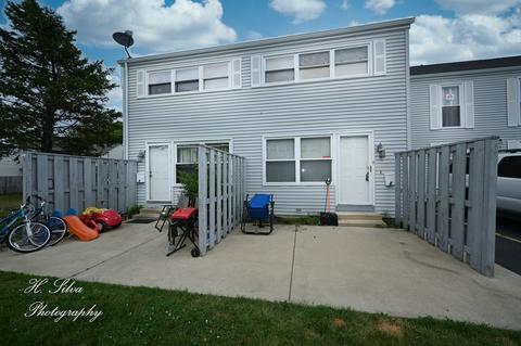 1237 Fairwood Ct #2, Elgin, IL 60123 photo 2
