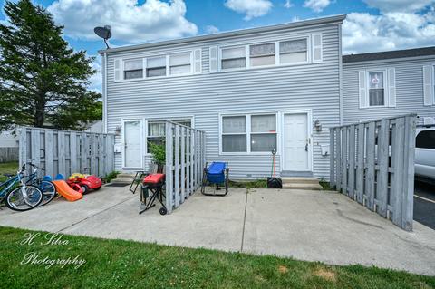 1237 Fairwood Ct #2, Elgin, IL 60123 photo 1