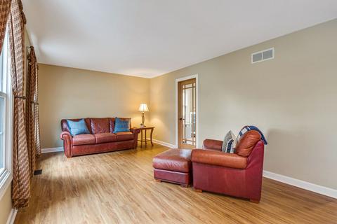 1340 S Sumner St, Wheaton, IL 60189 photo 4