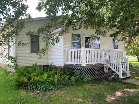 403 S Putnam St, Lostant, IL 61334 photo 3