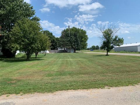 403 S Putnam St, Lostant, IL 61334 photo 5